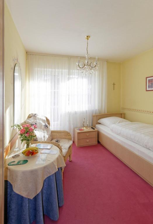 Hotel Garni Regina Goessweinstein Quarto foto